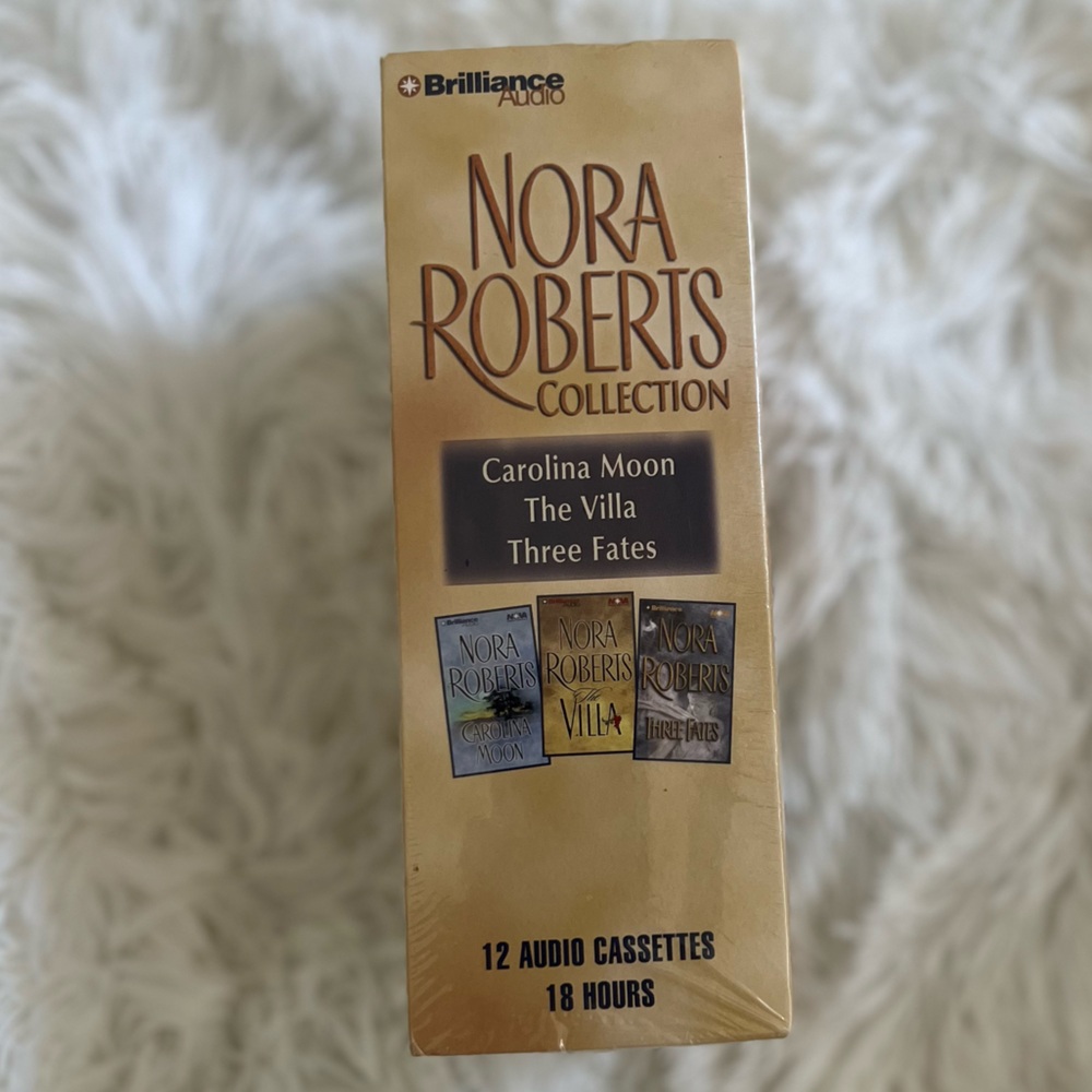 Nora Roberts Collection Box Set - Picture 3 of 3